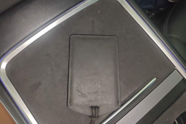 Used Tesla Model Y 2021 Long-Range All-Wheel-Drive Version Vehicle Key