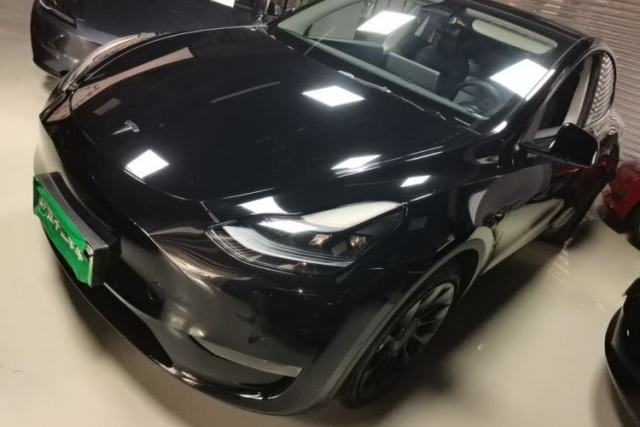 Ojetý Tesla Model Y 2021 Standard Range Rear-Wheel Drive Version