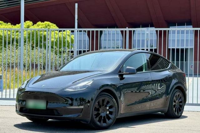 Used Tesla Model Y 2021 Long-Range All-Wheel-Drive Version 3D7