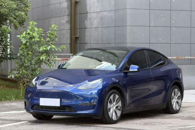 Tesla Model Y 2021 Standard Range Rear-Wheel Drive Version مستعملة