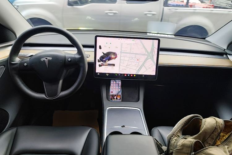 Used Tesla Model Y 2021 Long-Range All-Wheel-Drive Version 3D7 Center Console