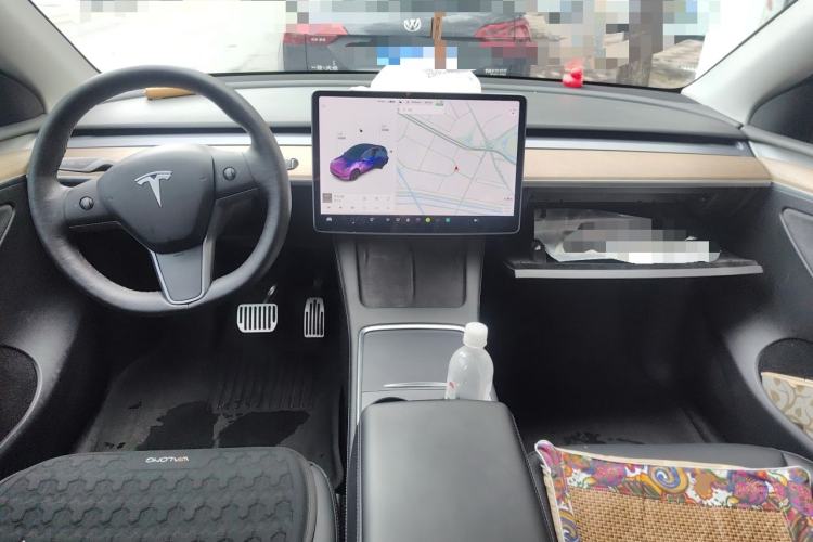 Used Tesla Model Y 2021 Long-Range All-Wheel-Drive Version 3D7 Center Console
