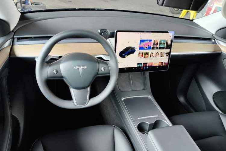 Used Tesla Model Y 2021 Long-Range All-Wheel-Drive Version 3D7 Center Console