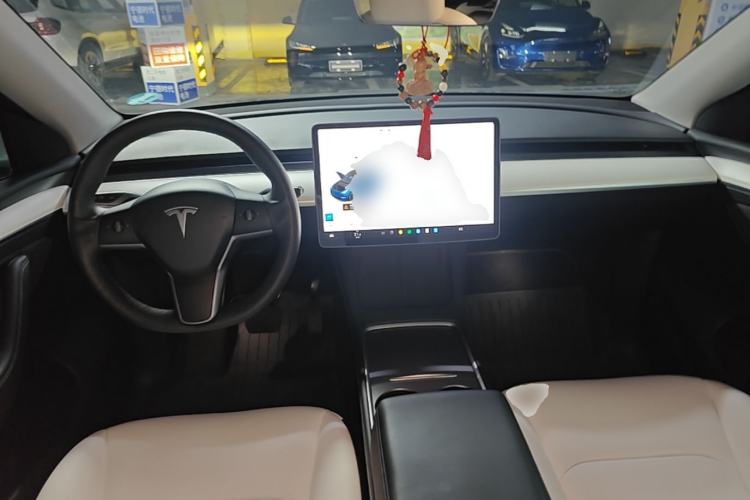 Used Tesla Model Y 2021 Long-Range All-Wheel-Drive Version 3D7 Center Console