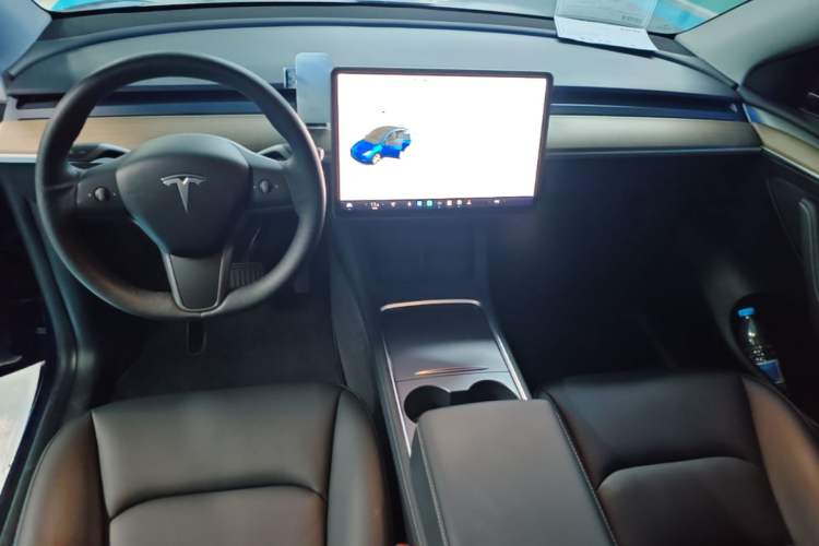 Used Tesla Model Y 2021 Long-Range All-Wheel-Drive Version Center Console