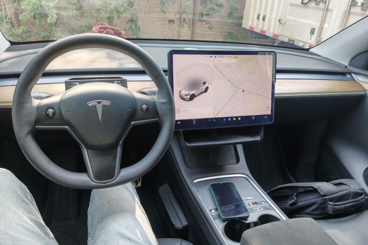 Used Tesla Model Y 2021 Long-Range All-Wheel-Drive Version Center Console