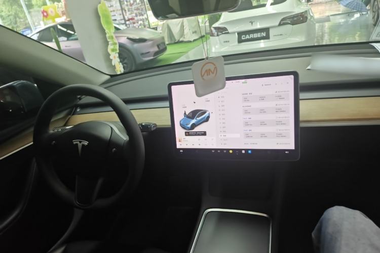 Used Tesla Model Y 2021 Long-Range All-Wheel-Drive Version 3D7 Center Console
