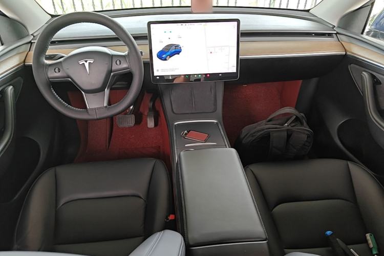 Used Tesla Model Y 2021 Long-Range All-Wheel-Drive Version Center Console