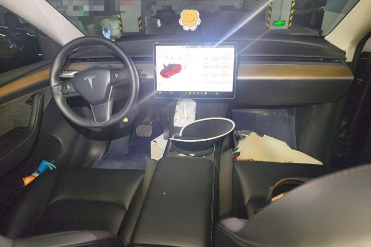 Used Tesla Model Y 2021 Standard Range Rear-Wheel Drive Version Center Console