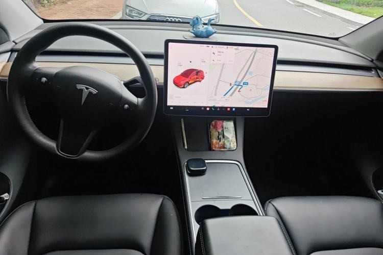 Used Tesla Model Y 2021 Standard Range Rear-Wheel Drive Version Center Console