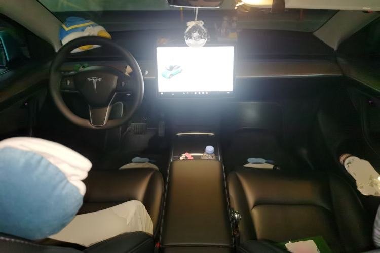 Used Tesla Model Y 2021 Long-Range All-Wheel-Drive Version 3D7 Center Console