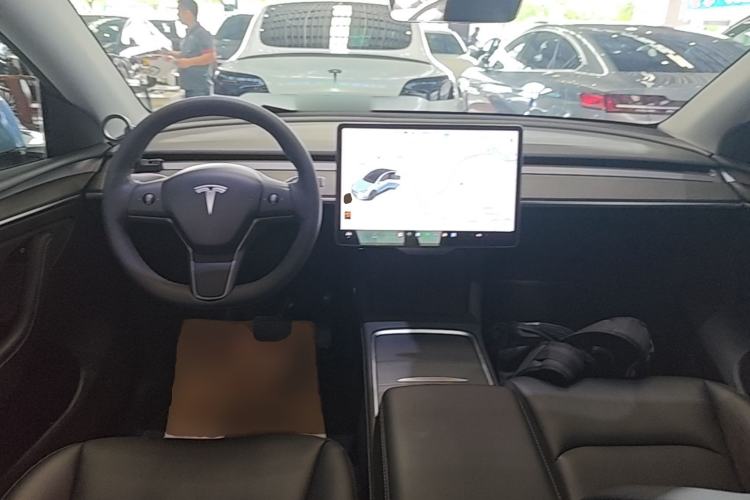 Used Tesla Model Y 2021 Standard Range Rear-Wheel Drive Version Center Console