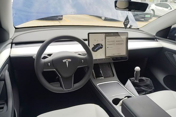 Used Tesla Model Y 2021 Long-Range All-Wheel-Drive Version 3D7 Center Console