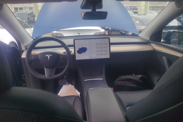 Used Tesla Model Y 2021 Long-Range All-Wheel-Drive Version 3D7 Center Console
