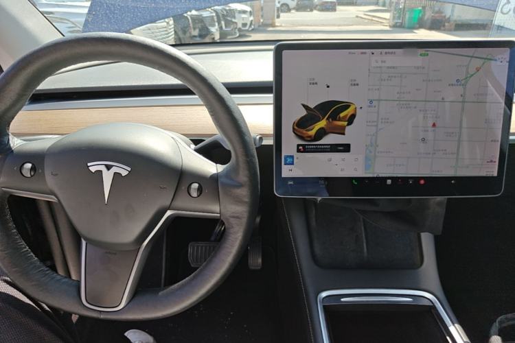 Used Tesla Model Y 2021 Long-Range All-Wheel-Drive Version Center Console