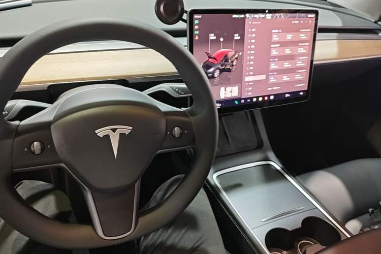 Used Tesla Model Y 2021 Revised Version 2 Long-Range All-Wheel-Drive Edition Center Console