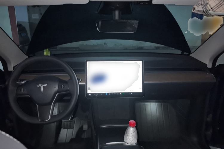 Used Tesla Model Y 2021 Standard Range Rear-Wheel Drive Version Center Console