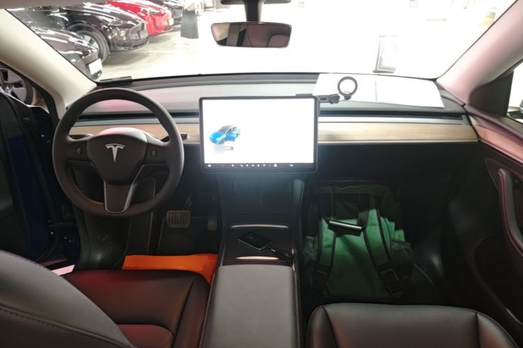 Used Tesla Model Y 2021 Long-Range All-Wheel-Drive Version 3D7 Center Console