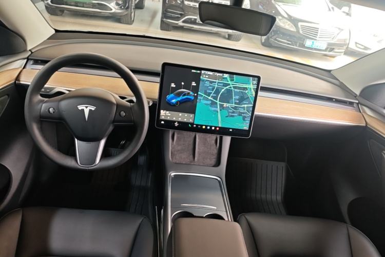 Used Tesla Model Y 2021 Long-Range All-Wheel-Drive Version 3D7 Center Console