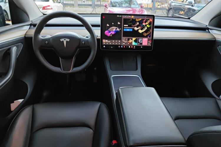 Used Tesla Model Y 2021 Long-Range All-Wheel-Drive Version 3D7 Center Console