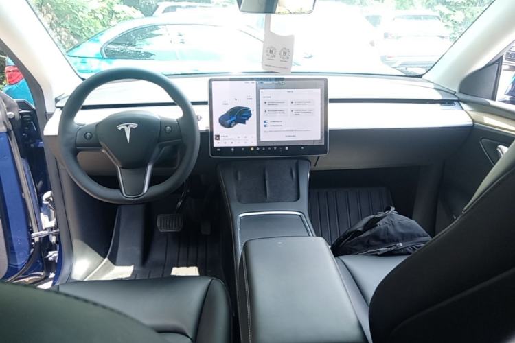 Used Tesla Model Y 2021 Long-Range All-Wheel-Drive Version 3D7 Center Console