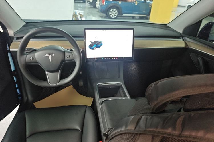 Used Tesla Model Y 2021 Standard Range Rear-Wheel Drive Version Center Console