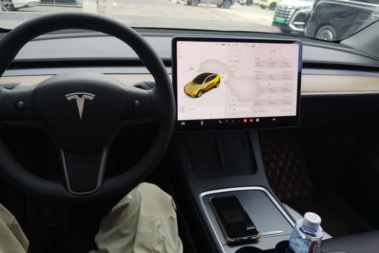 Used Tesla Model Y 2021 Long-Range All-Wheel-Drive Version 3D7 Center Console