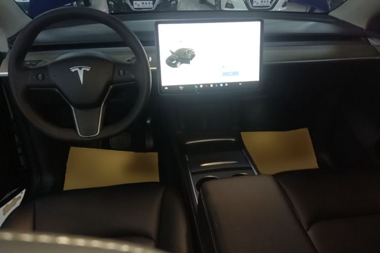 Used Tesla Model Y 2021 Standard Range Rear-Wheel Drive Version Center Console