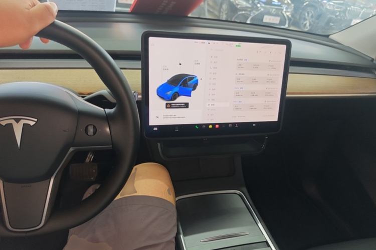 Used Tesla Model Y 2021 Long-Range All-Wheel-Drive Version Center Console