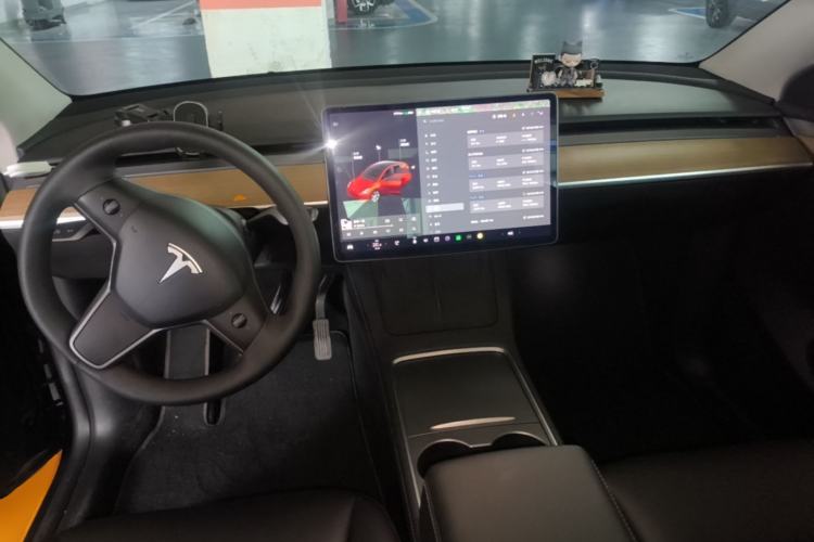 Used Tesla Model Y 2021 Long-Range All-Wheel-Drive Version Center Console