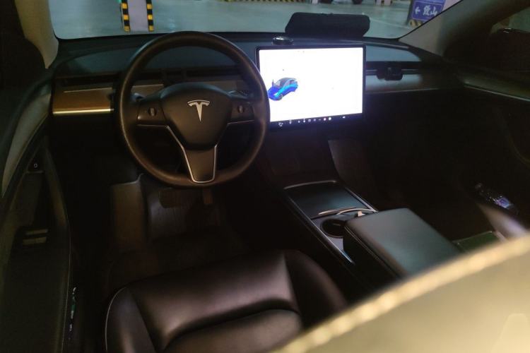 Used Tesla Model Y 2021 Long-Range All-Wheel-Drive Version Center Console