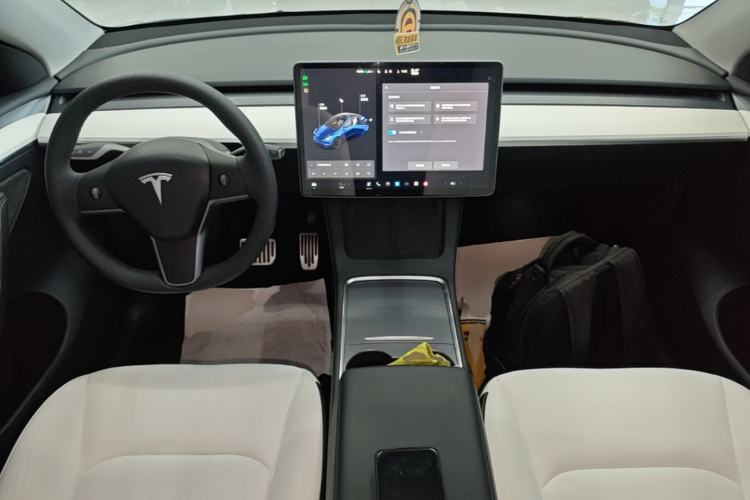 Used Tesla Model Y 2021 Long-Range All-Wheel-Drive Version 3D7 Center Console