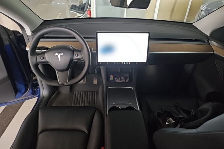 Used Tesla Model Y 2021 Standard Range Rear-Wheel Drive Version Center Console
