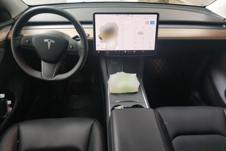 Used Tesla Model Y 2021 Long-Range All-Wheel-Drive Version Center Console