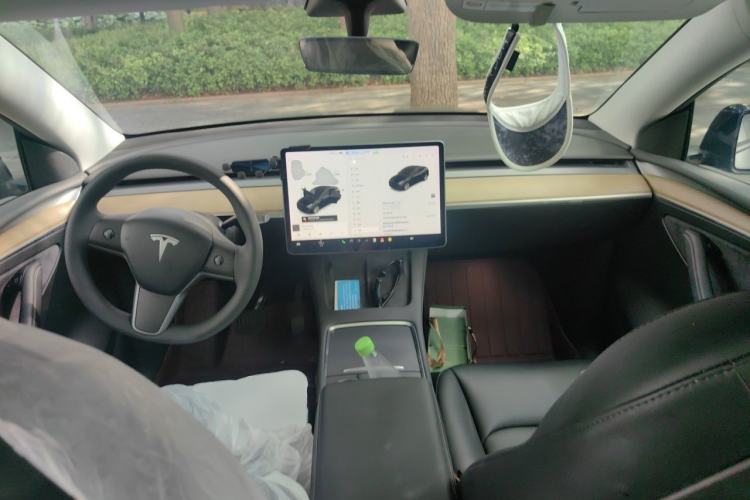 Used Tesla Model Y 2021 Long-Range All-Wheel-Drive Version 3D7 Center Console