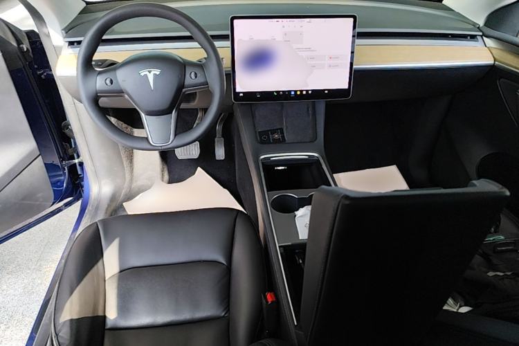 Used Tesla Model Y 2021 Long-Range All-Wheel-Drive Version 3D7 Center Console