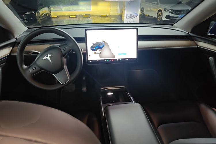 Used Tesla Model Y 2021 Long-Range All-Wheel-Drive Version Center Console