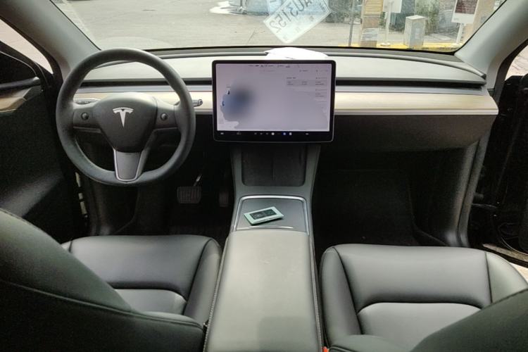 Used Tesla Model Y 2021 Long-Range All-Wheel-Drive Version 3D7 Center Console