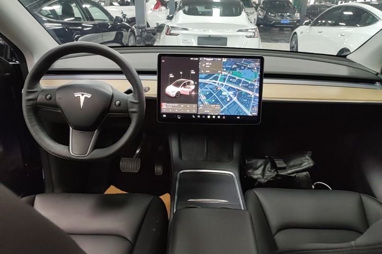 Used Tesla Model Y 2021 Long-Range All-Wheel-Drive Version 3D7 Center Console