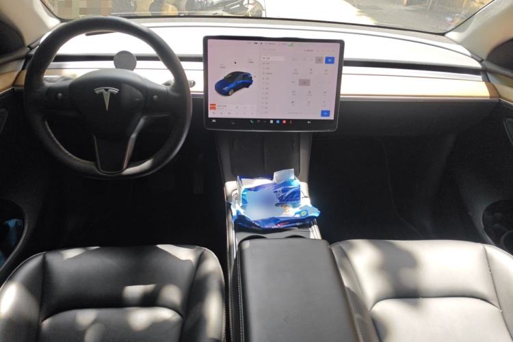 Used Tesla Model Y 2021 Long-Range All-Wheel-Drive Version 3D7 Center Console