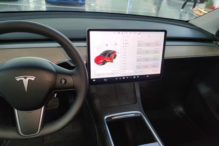 Used Tesla Model Y 2021 Long-Range All-Wheel-Drive Version Center Console
