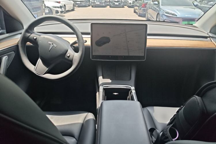 Used Tesla Model Y 2021 Standard Range Rear-Wheel Drive Version Center Console