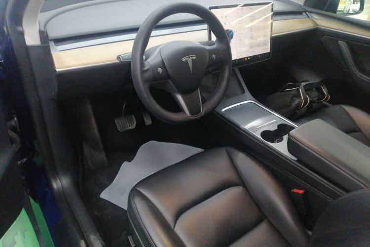Used Tesla Model Y 2021 Long-Range All-Wheel-Drive Version 3D7 Center Console