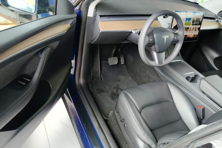 Used Tesla Model Y 2021 Long-Range All-Wheel-Drive Version 3D7 Driver Seat