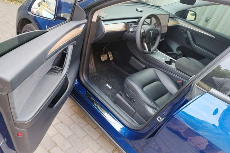 Used Tesla Model Y 2021 Long-Range All-Wheel-Drive Version Driver Seat