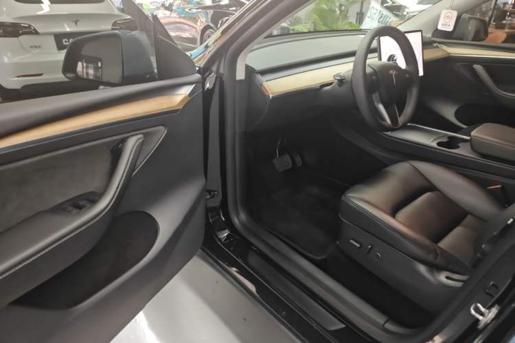 Used Tesla Model Y 2021 Long-Range All-Wheel-Drive Version 3D7 Driver Seat