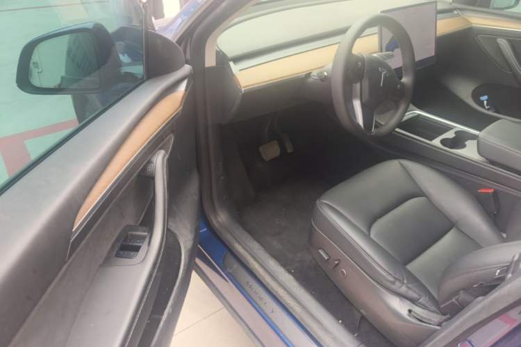 Used Tesla Model Y 2021 Long-Range All-Wheel-Drive Version Driver Seat