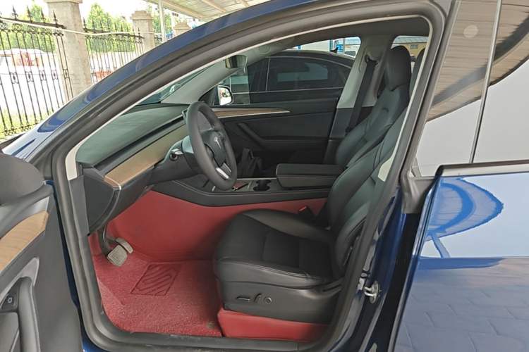 Used Tesla Model Y 2021 Long-Range All-Wheel-Drive Version Driver Seat