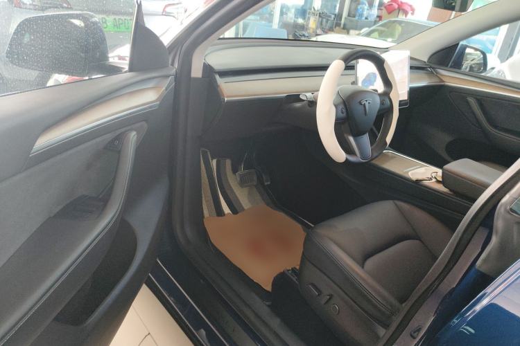 Used Tesla Model Y 2021 Long-Range All-Wheel-Drive Version Driver Seat
