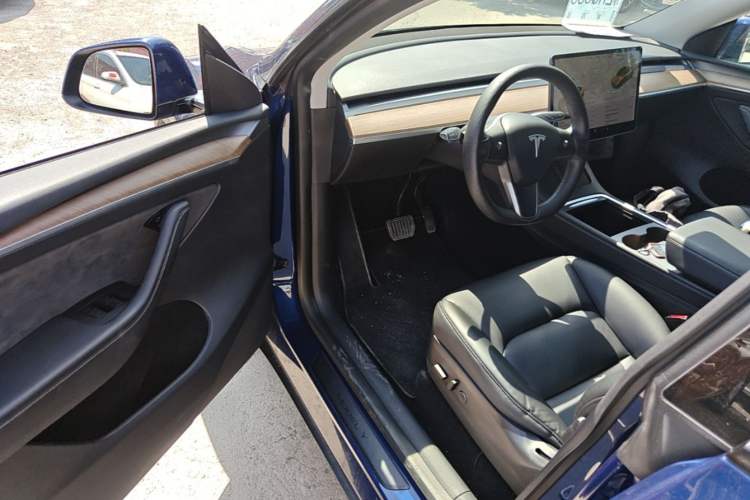 Used Tesla Model Y 2021 Long-Range All-Wheel-Drive Version Driver Seat